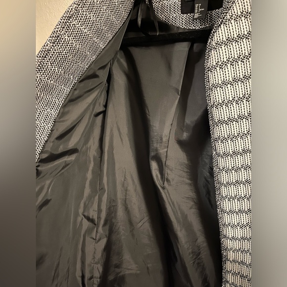 H&M Black and White Abstract Print Striped Color-block Light-weight Coat 2 - Picture 2 of 13